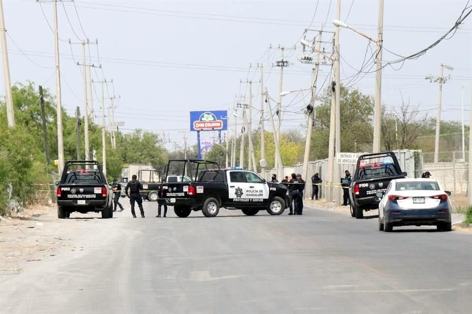 La Policía de Guadalupe acordonó el área donde fueron localizadas las víctimas.