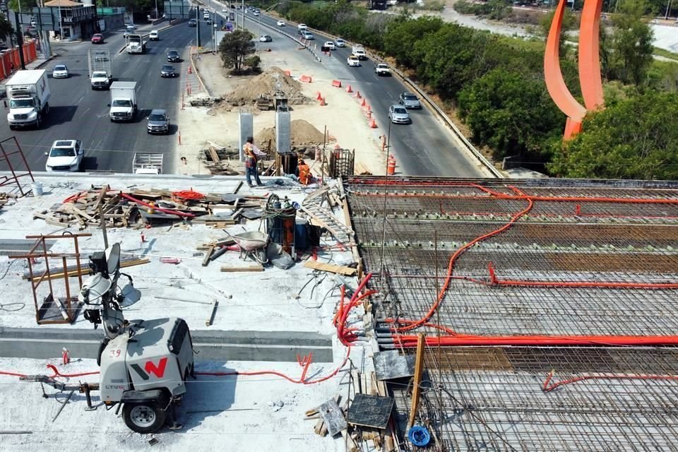 Las obras del puente Churubusco y del que conectará a los parques Fundidora y España registran ya más del 70 por ciento de avance, informó ayer el Municipio de Monterrey.