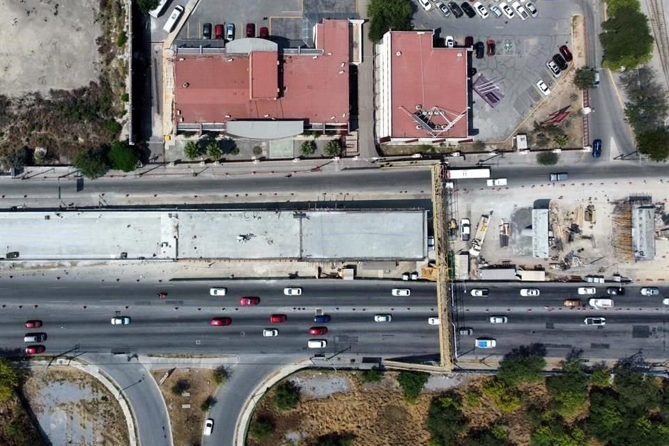 Detallaron que el paso elevado que se construye sobre la Avenida Churubusco y Vía Tampico tiene un 73 por ciento de avance.