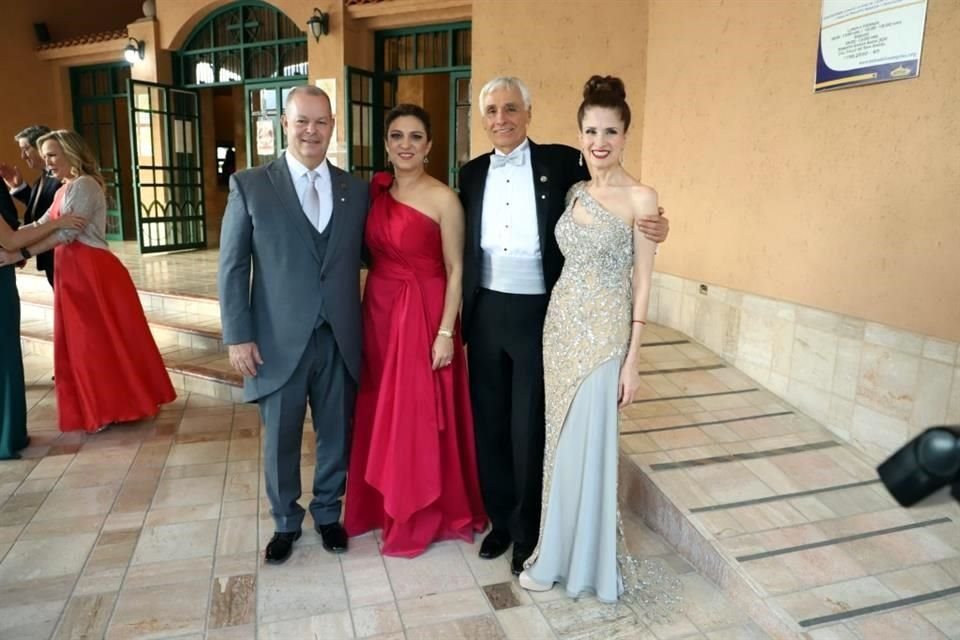 Francisco Valdés, Morena de la Garza de Valdés, Carlos Mejía y Lorena Chapa de Mejía