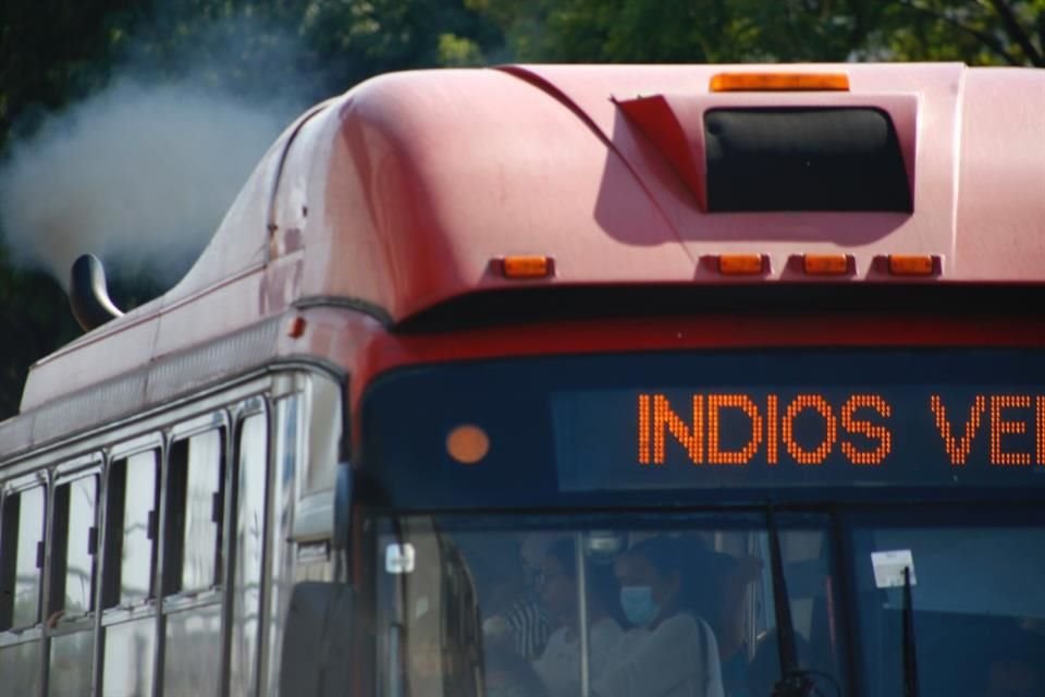 Las unidades diesel que circular en la ruta que emiten emisiones a través de sus tubos de escape.