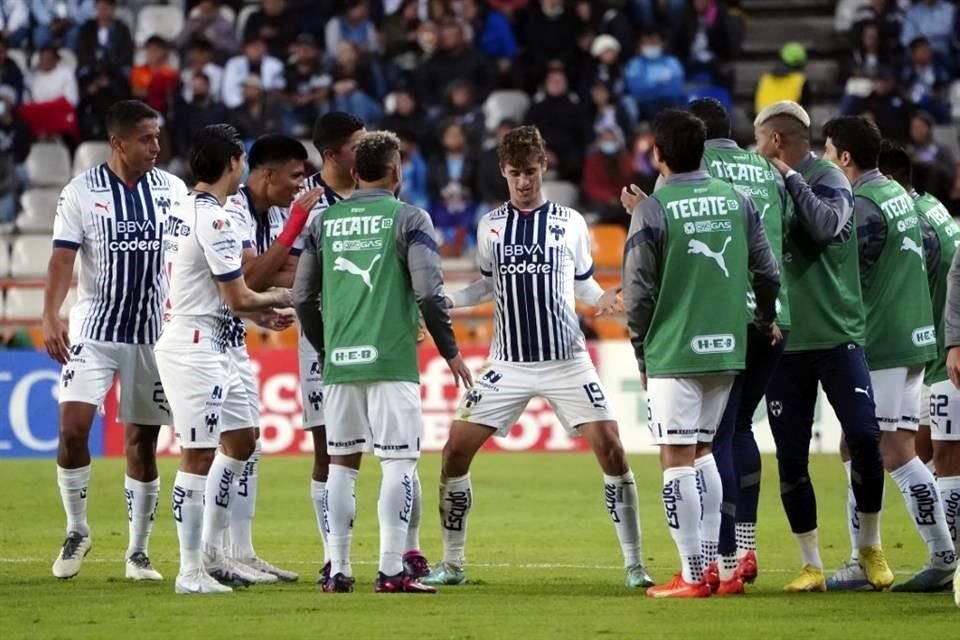 Tras su gol, Cortizo festejó con sus compañeros y haciendo un baile, a su costumbre.