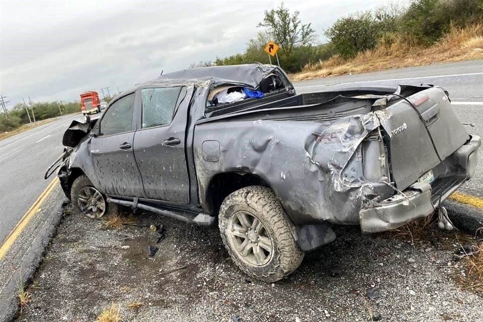 La volcadura fue reportada a las 9:00 horas en la Carretera Nacional, a la altura del kilómetro 175, en el sentido al sur.