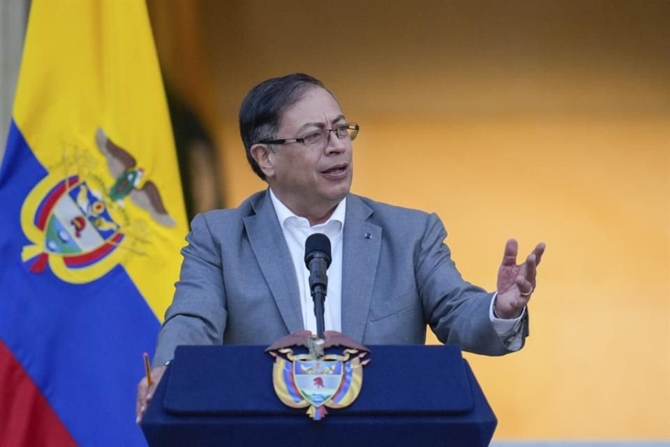 El Presidente Petro anunció el lunes 13 de marzo de 2023 que negociará con los rebeldes disidentes de las FARC.