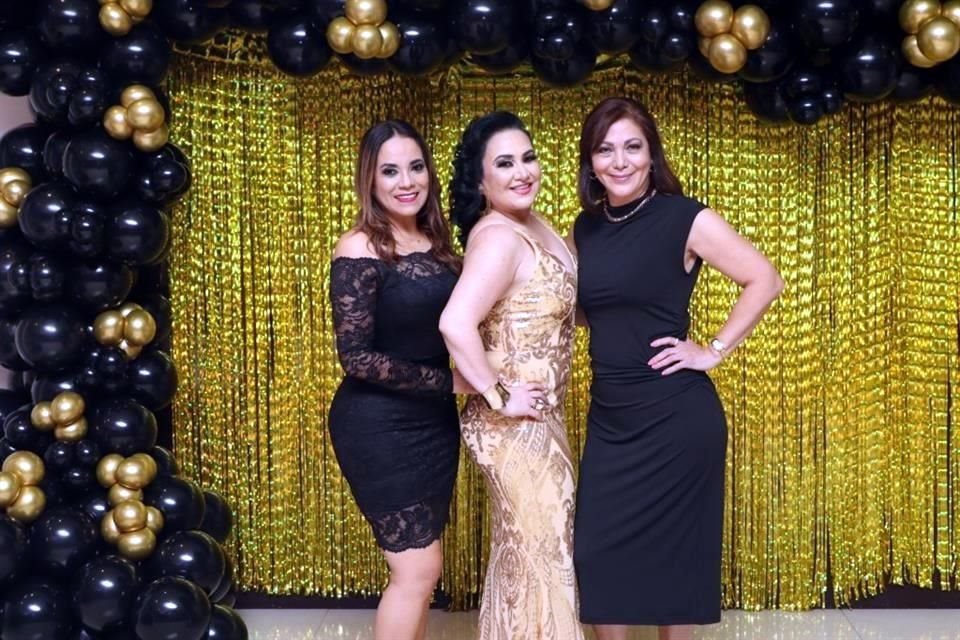 Martha Alicia Azucenod e Alarcón, Magda Ochoa y Mary Galván