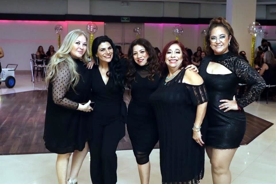 Nelly Salaises, Lety González, Norma Yáñez, Silvia Rodríguez y Rocío Chávez