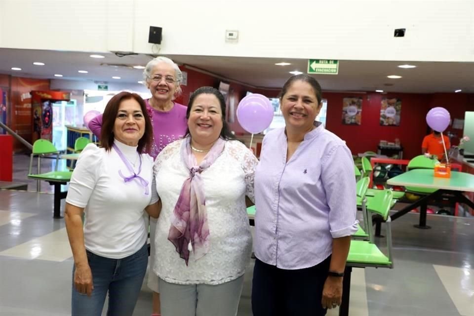 Hilda Gallegos, Esther Herrera, Kelly Martínez y Belinda Treviño