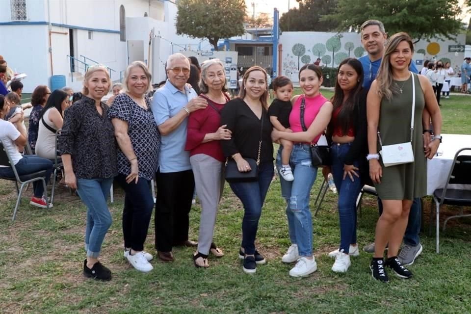 Blanca Rodríguez de Smith, Aleida Rodríguez, Gil Rodríguez, Consuelo Garza, Erika Rodríguez, Erika Guerrero, Aarón Hernández, Leidy Cabrera, Mauricio Garza y Judith Román Garza