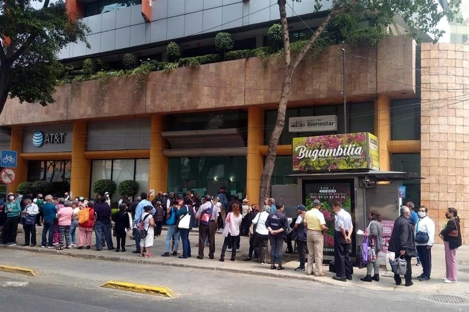 Sucursal Revolución, en la Calle Ignacio Ramírez, Alcaldía Cuauhtémoc.