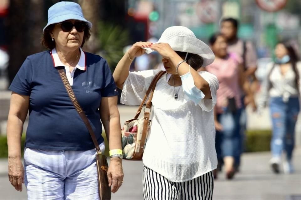 Autoridades señalan que la temperatura  en la Ciudad era de 24 grados, pero esperan que llegue a los 27.5 grados.