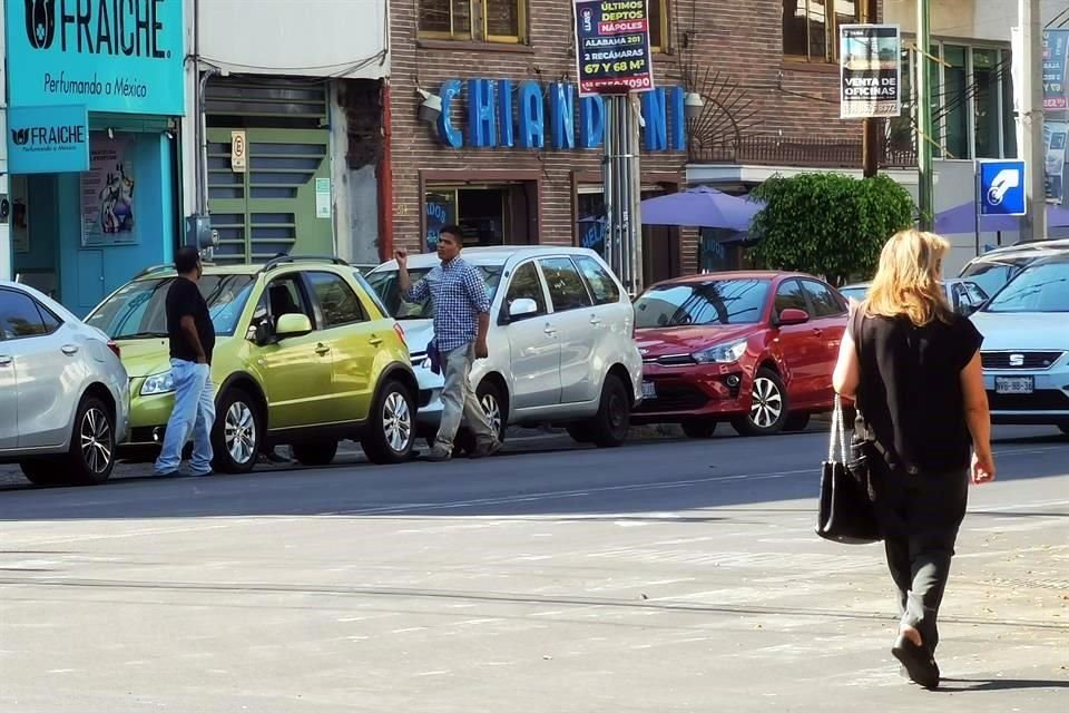 Los restaurantes sobre Pensilvania atraen a los cuidadores los fines de semana.