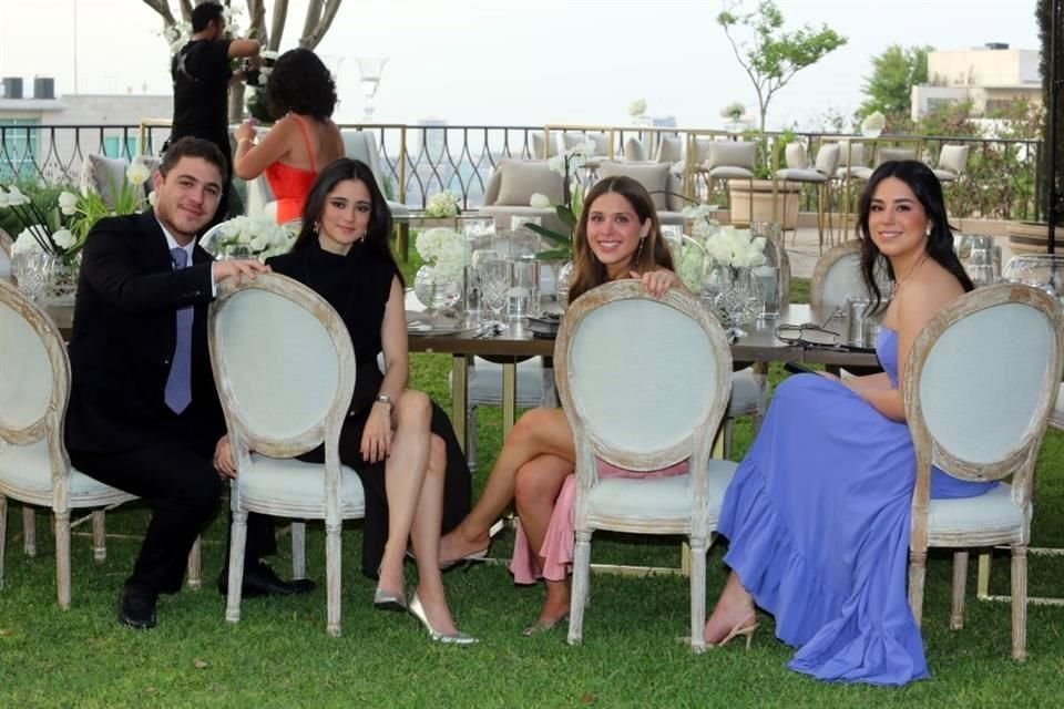Eugenio Isassi, Mara Fernanda Roché, Melisa Tortella y Rocío Isassi