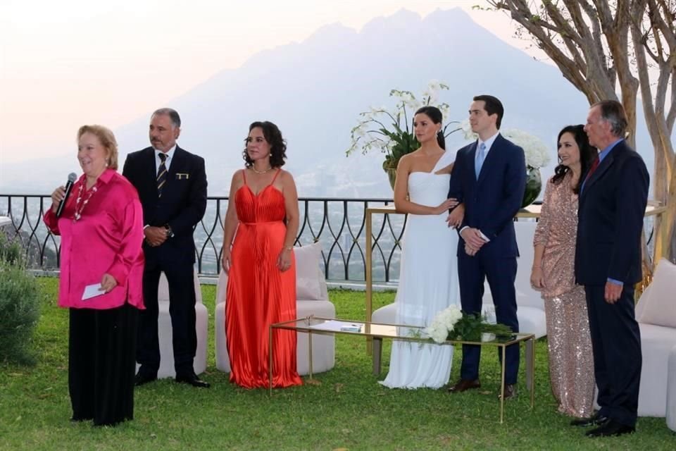 Durante la ceremonia civil.