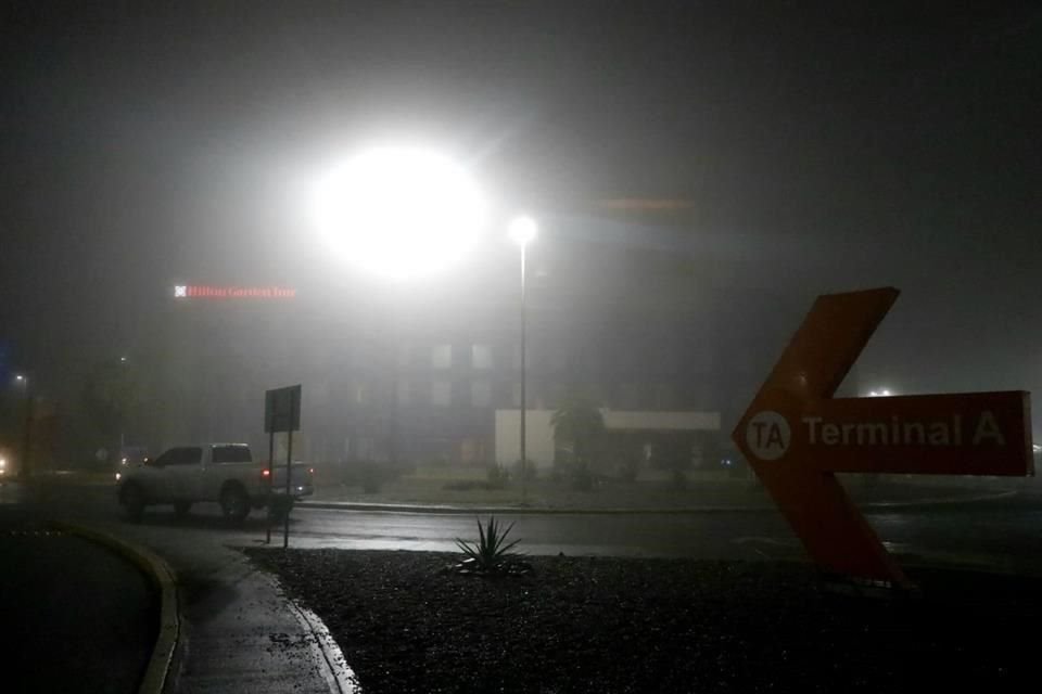 El Aeropuerto Internacional de Monterrey reporta afectaciones y retrasos en vuelos por neblina.