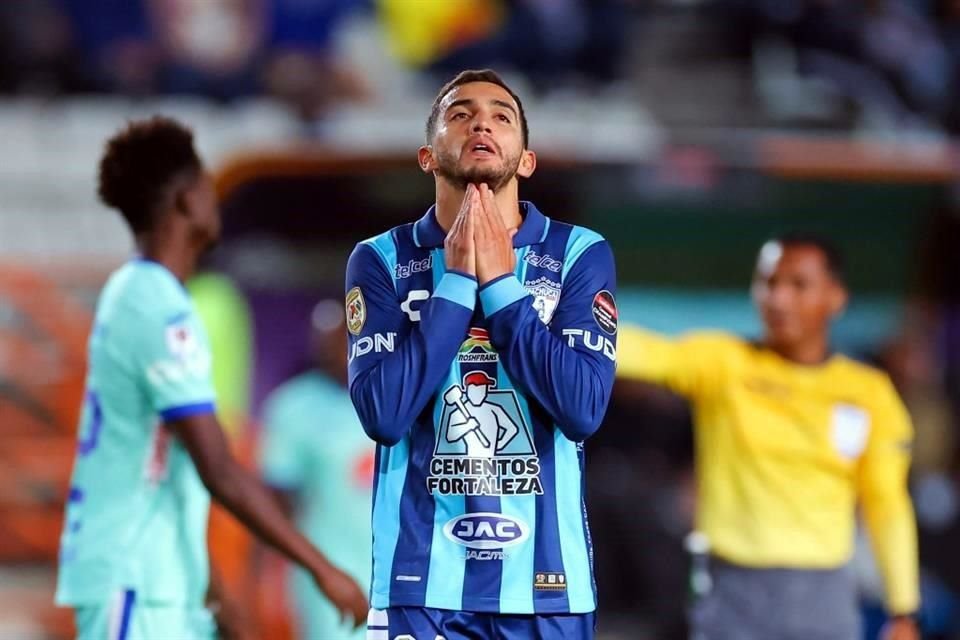 Luis Chávez se lamenta de una jugada en el juego que quedaron eliminados.