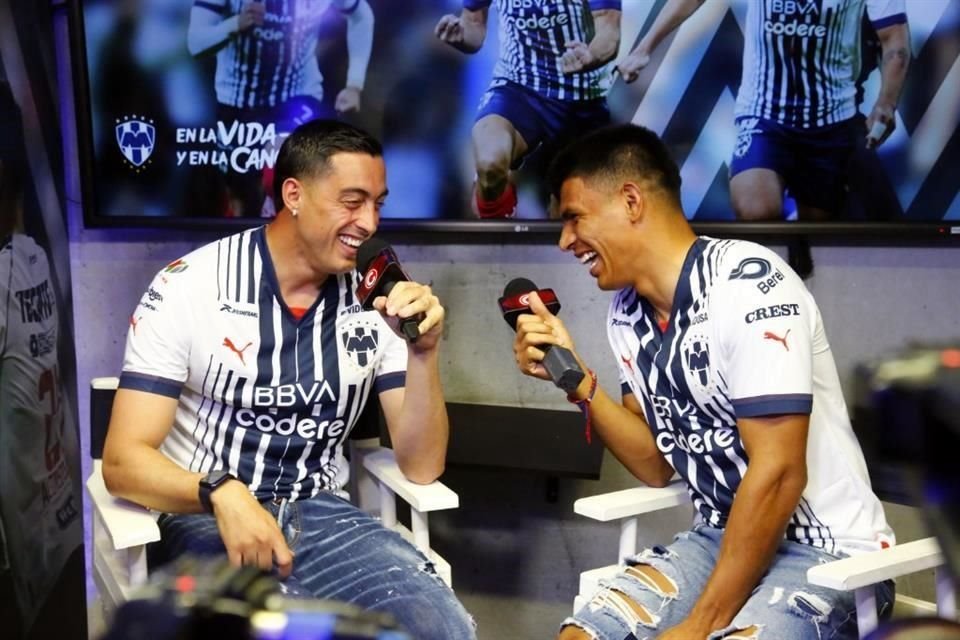 La risa les ganó en ocasiones al 'entrevistador' y al goleador.