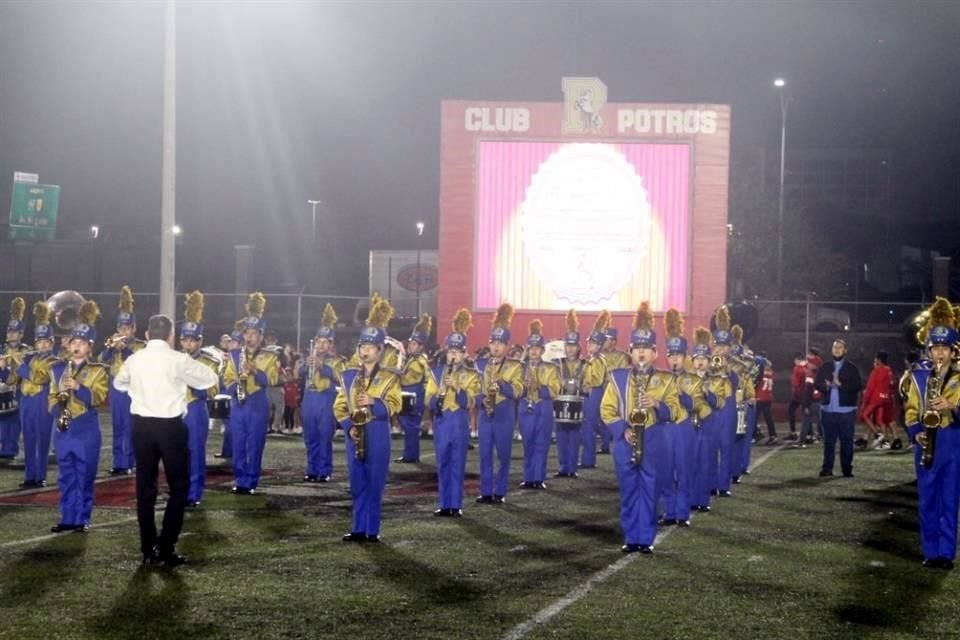 La banda Azul y Oro de la UANL se presentó durante el protocolo de apertura.