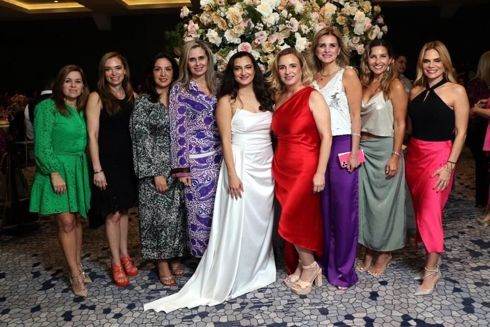 Vero Guerra, Yayita Martínez, Adita Garza, Yolis Peña, Anapaula González, Dina Iglesias, Deby Garza y Herika Cortés