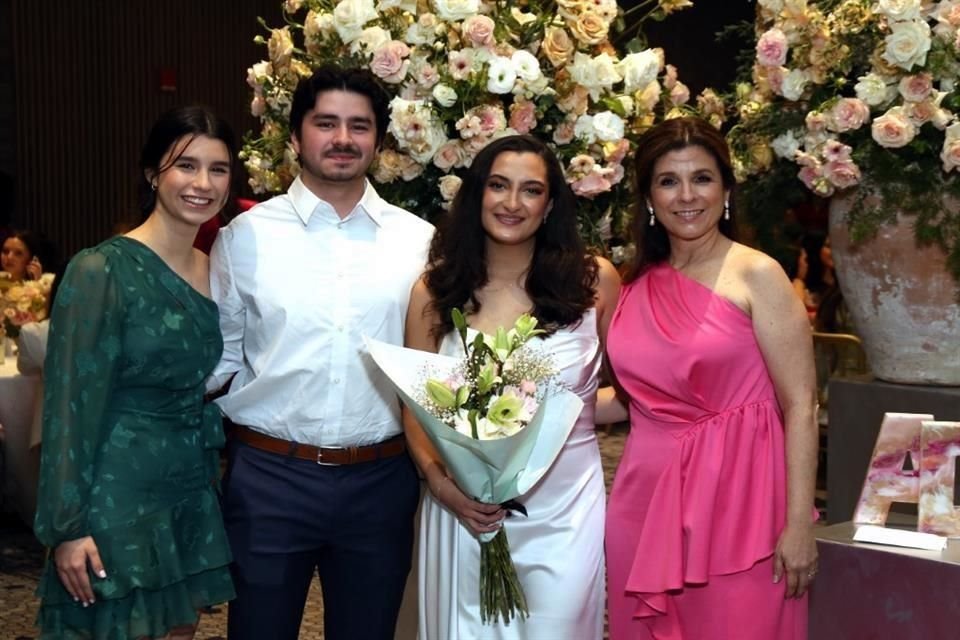 Cordelia Espinosa, Diego Espinosa, Anapaula González y Marycarmen de Espinosa