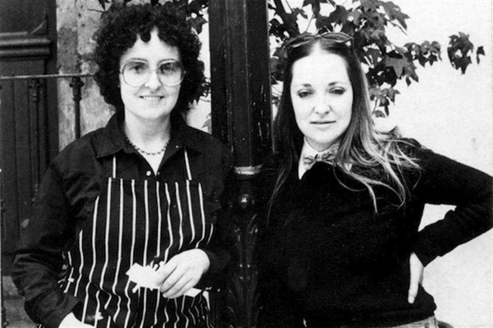 Mónica Mayer y María Bustamante, integrantes de Polvo de Gallina Negra.