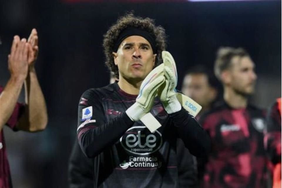 Guillermo Ochoa sumó un punto con el Salernitana en Italia.