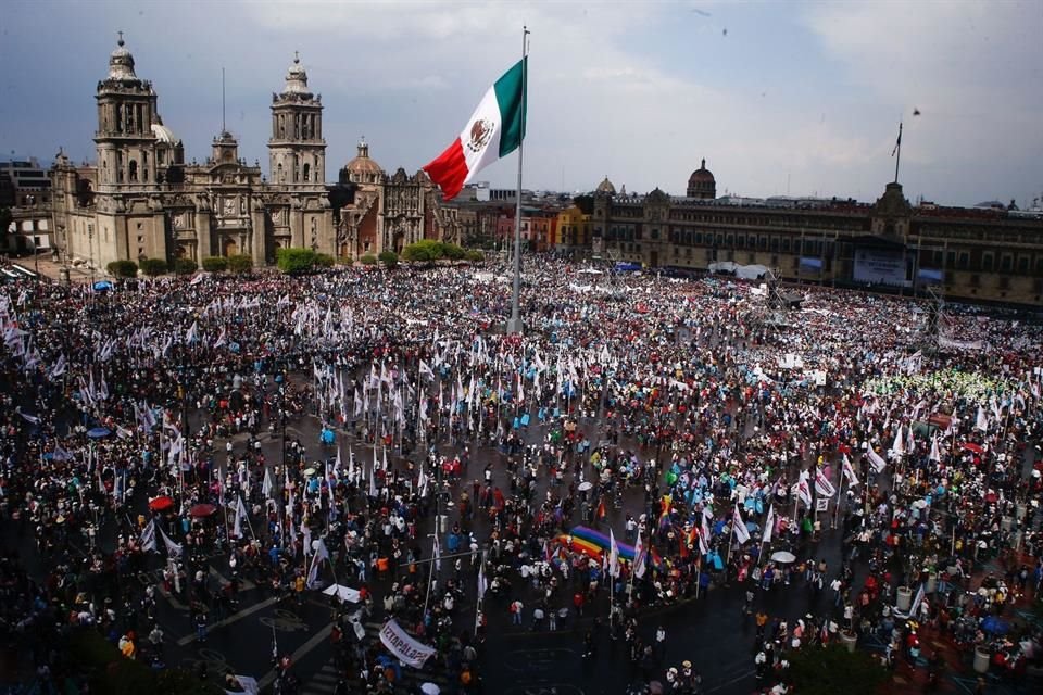 La plancha del Zócalo luce casi llena previo a mitin de AMLO.