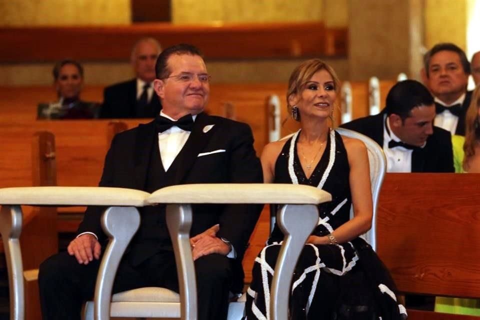 Miguel Ángel Flores Garza y Raquel Serna de Flores