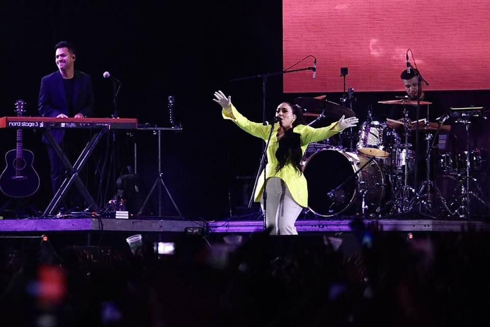 Carla Morrison lo dio todo en su presentación en el Vive Latino.