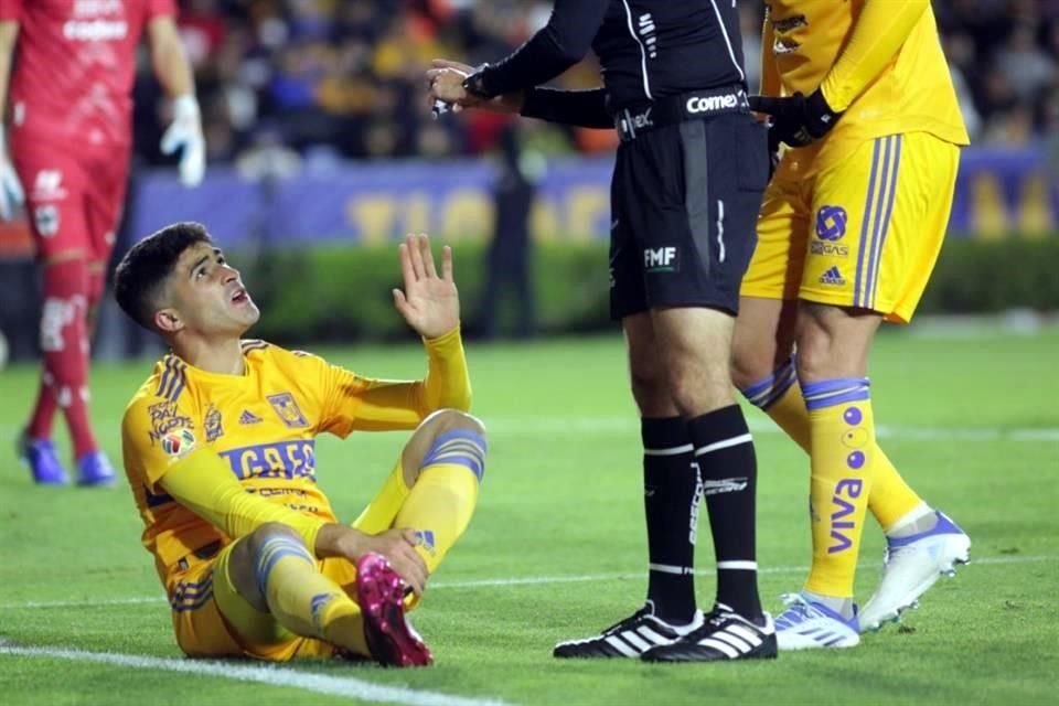 La ofensiva de Tigres fue frenada por Rayados.