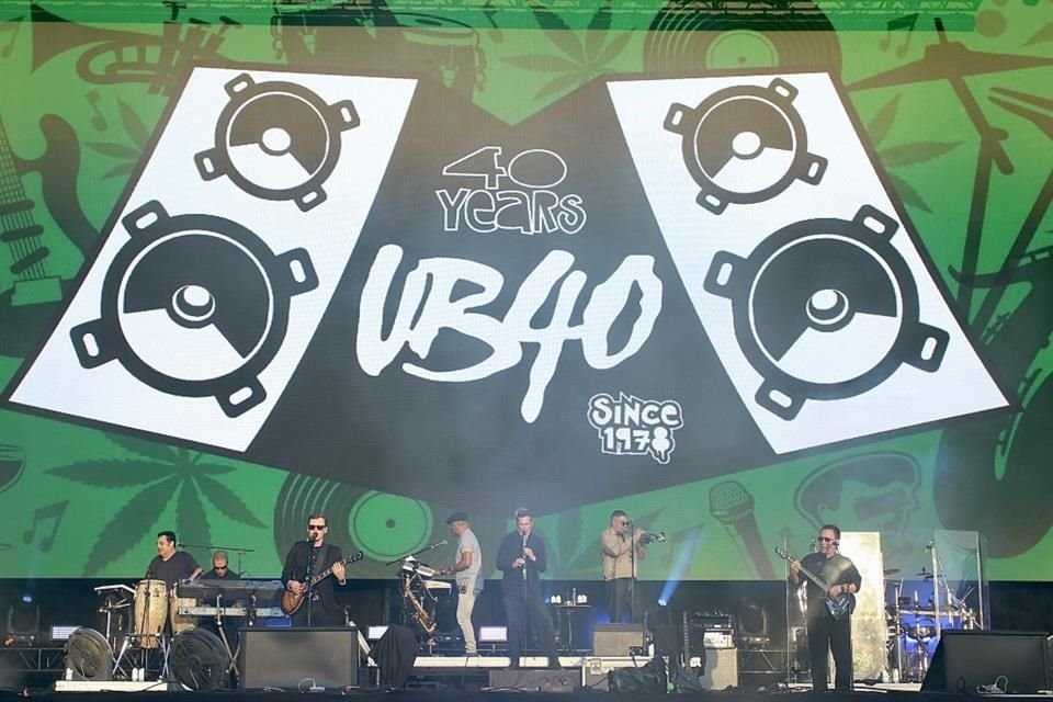 El grupo UB40 entregó un recital relajado y dedicado a un repaso de los mejores éxitos del reggae.