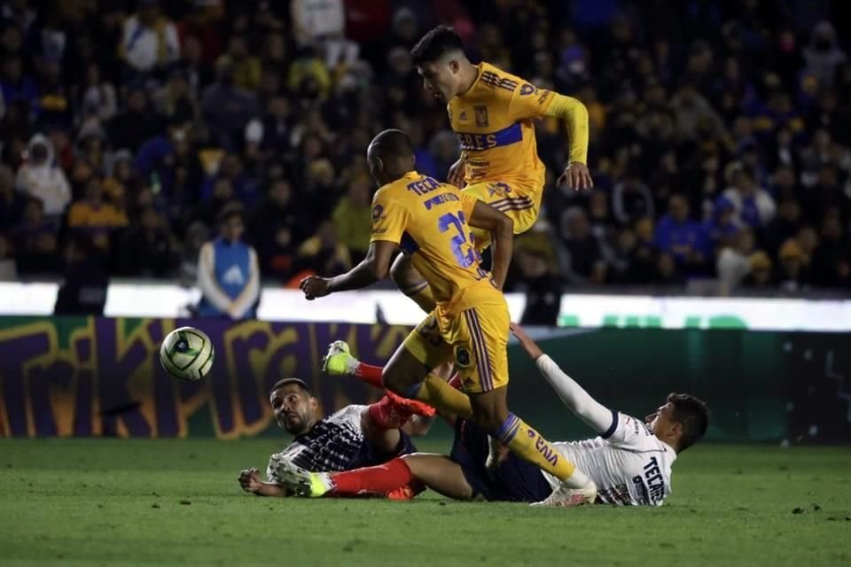 Tigres buscó hacer daño, pero no logró concretar sus llegadas.