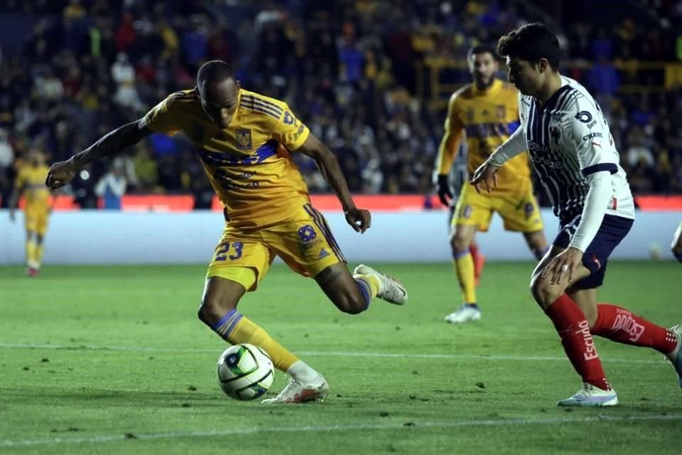 Tigres buscó hacer daño, pero no logró concretar sus llegadas.