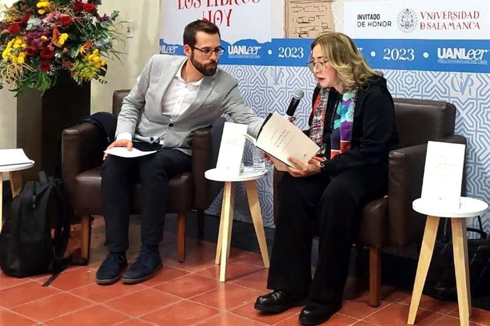En la presentación de su libro Las lágrimas de las cosas, Jeannette L. Clariond estuvo acompañada por el académico español Javier Helgueta.