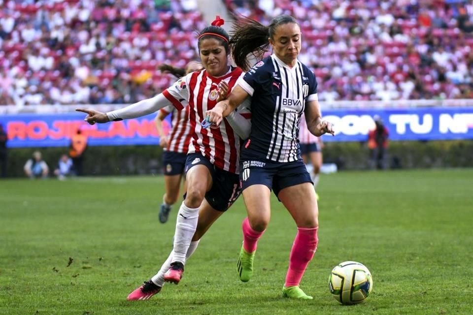 Las Rayadas no pudieron sostener la ventaja de dos goles y empataron con Chivas.