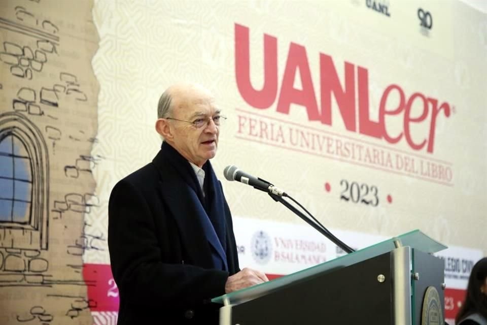 El ex Gobernador Fernando Elizondo participó en la presentación del libro sobre Luis Santos de la Garza.