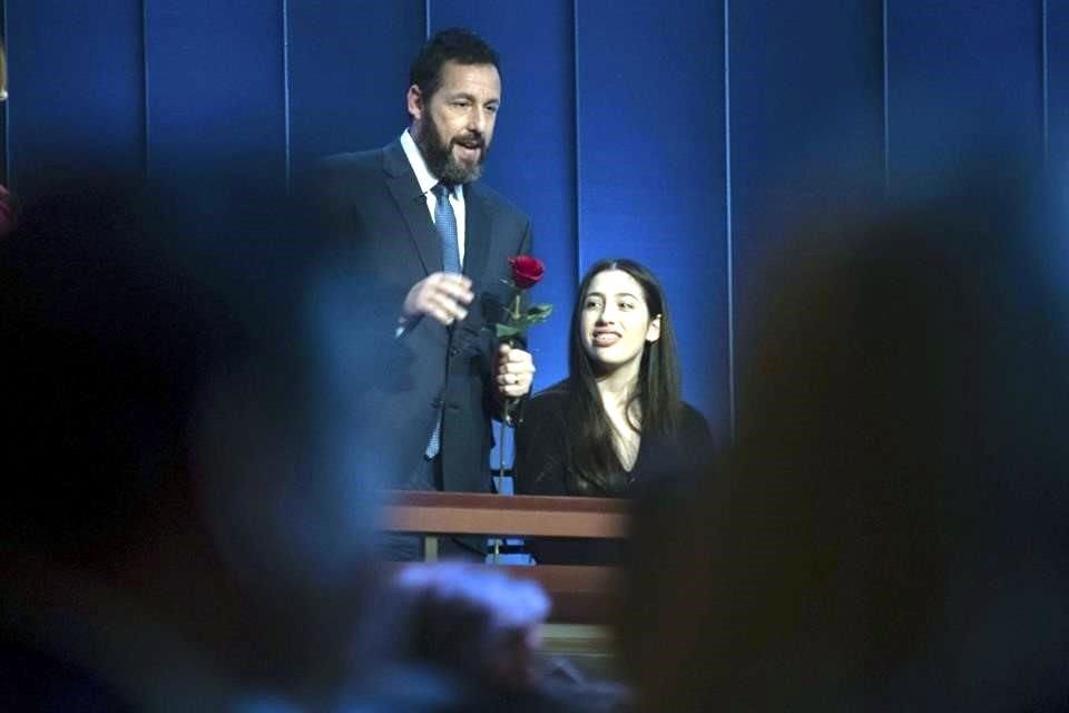 Adam Sandler recibió el premio Mark Twain al Humor Estadounidense por su trabajo en la comedia.