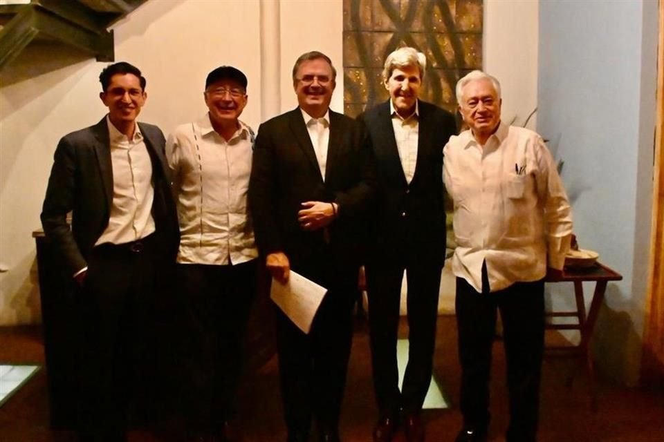De izquierda a derecha, Velasco, Salazar, Ebrard, Kerry y Bartlett.