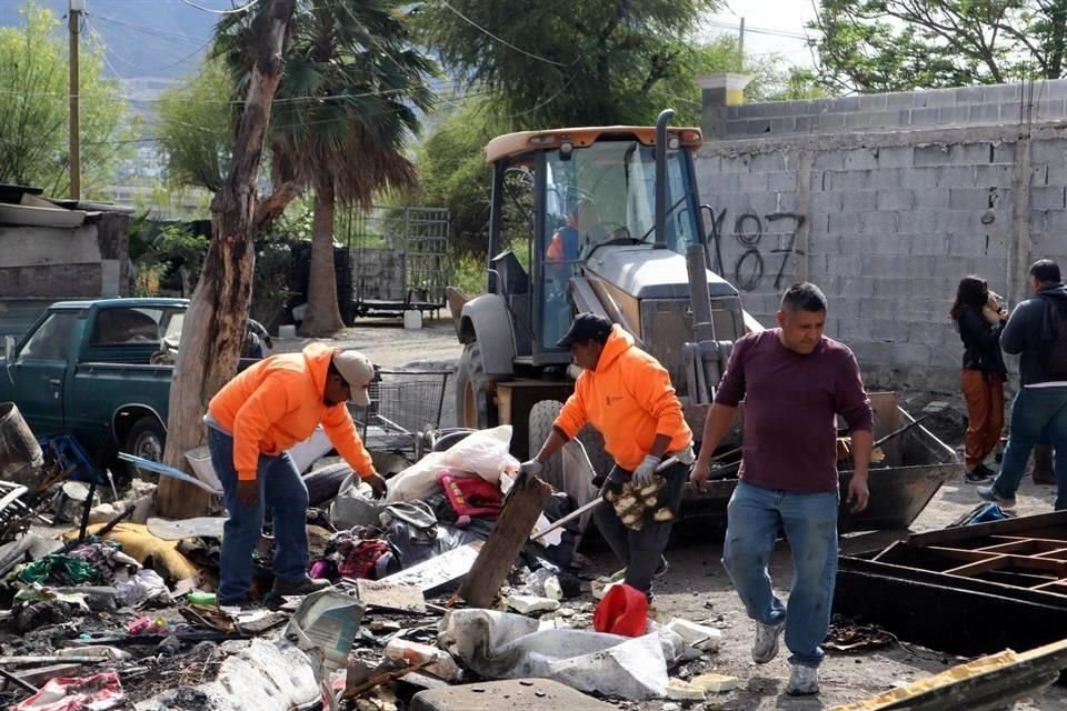 La menor con discapacidad que perdió sus medicinas en el incendio de tejabanes en Santa Catarina recibe fármacos del DIF y ciudadanos.