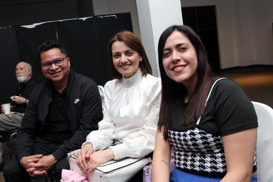 Alfredo Álvarez, Salud Ochoa y Rebeca Ochoa