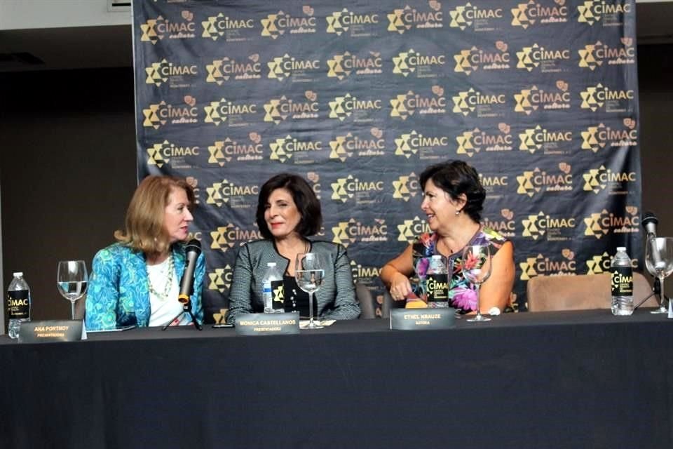 La escritora Ethel Krauze presenta su libro 'Samovar' en el Centro Israelita de Monterrey.