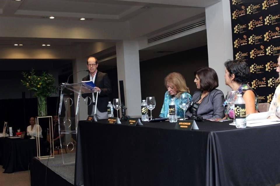 La escritora Ethel Krauze presenta su libro 'Samovar' en el Centro Israelita de Monterrey.