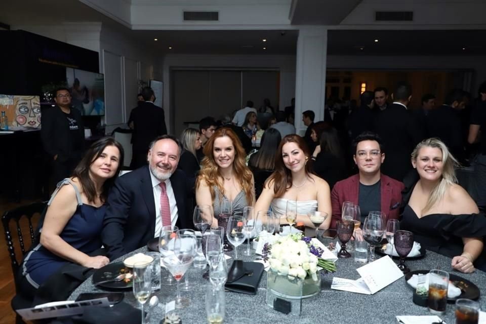 Maru de Brunet, Paul Brunet, Clara Villarreal, Chayito Zendejas, Andrés Martínez y Cecilia González