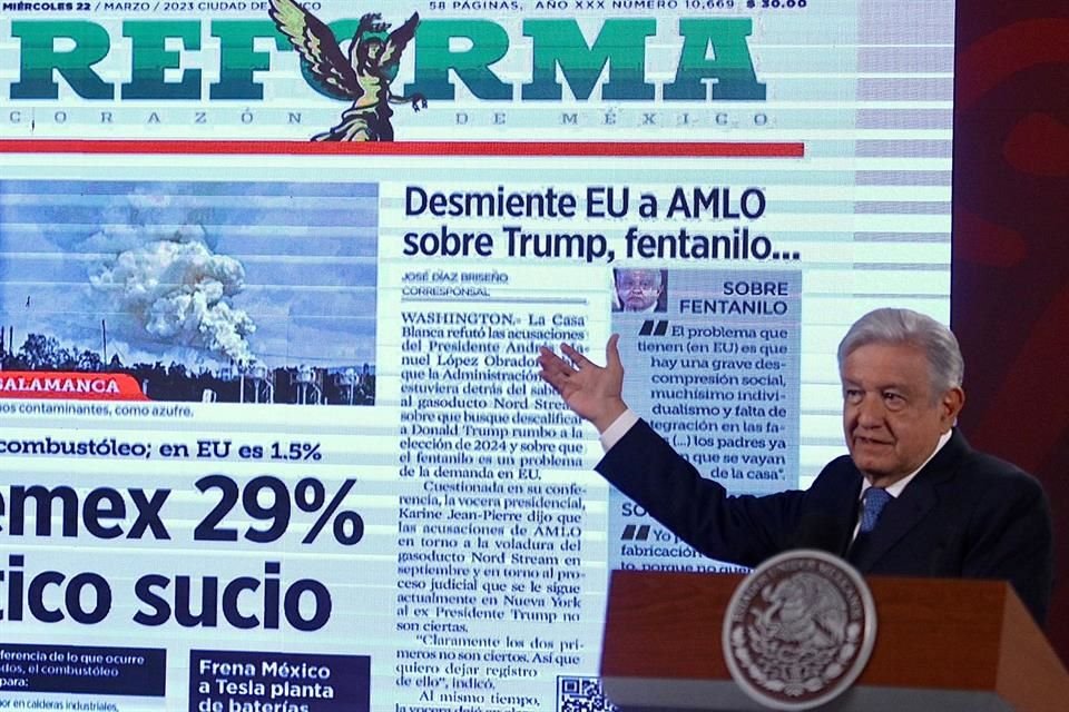 El Presidente con la portada de REFORMA del miércoles 22.