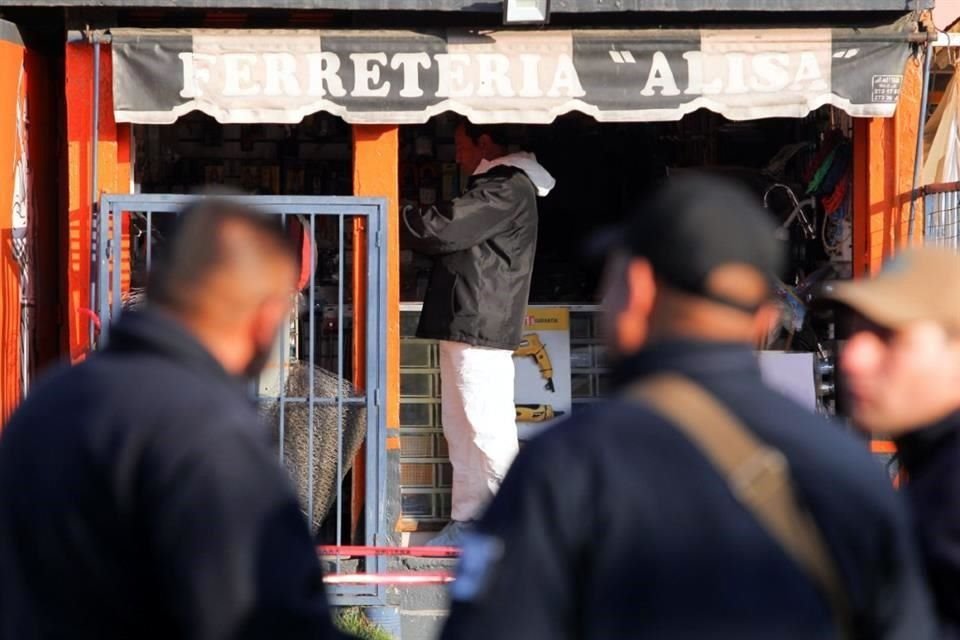 Al intentar detener un robo, un policía fue asesinado y otro resultó herido, al ser recibidos a balazos por el presunto asaltante que también fue ultimado.