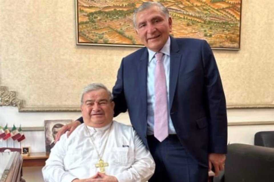 Adán Augusto, titular de Segob, recibió a políticos y activistas en instalaciones oficiales para promover sus aspiraciones presidenciales.