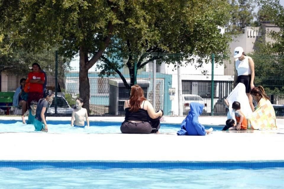 Las albercas municipales de Apodaca abren sus puertas tras permanecer casi cuatro años cerradas por las crisis de agua y Covid19 en NL.
