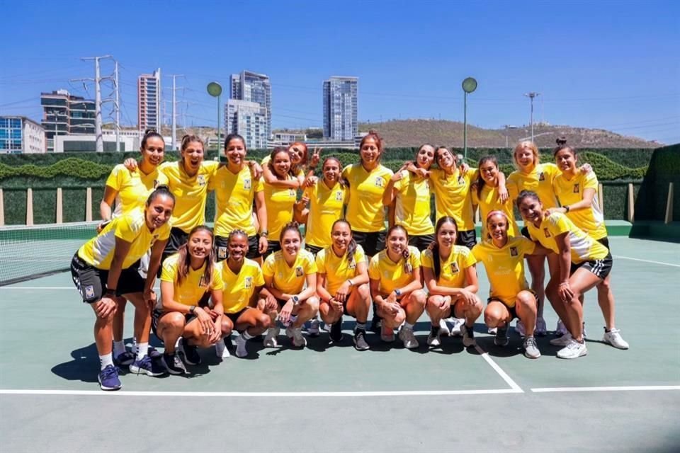 Las Tigres Femenil sostuvieron una activación hoy en su hotel de concentración.