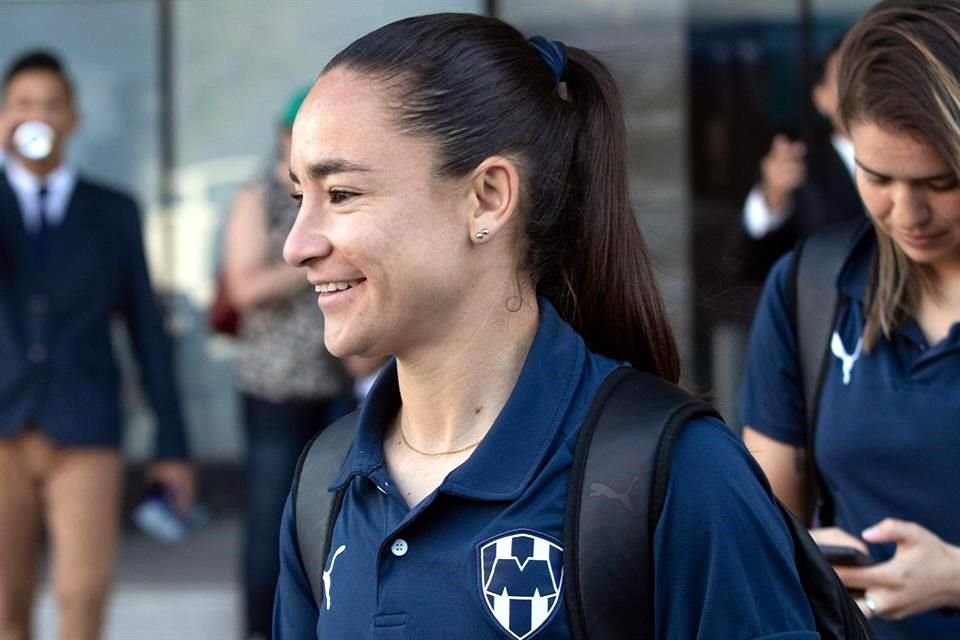 Las Rayadas tomaron su tiempo y salieron del estadio prácticamente 3 horas antes del inicio del juego.