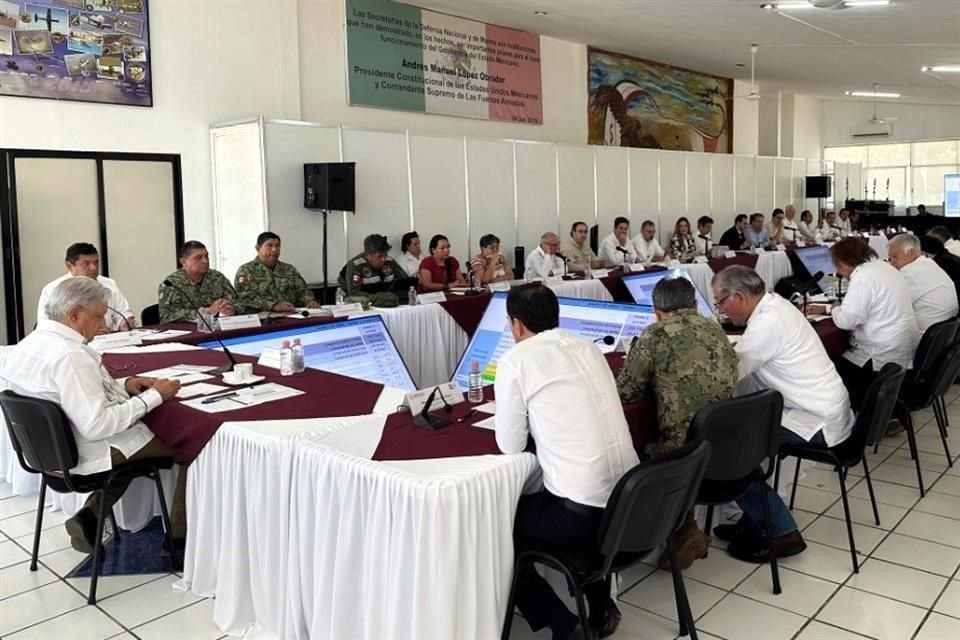 El Presidente López Obrador encabezó en Mérida la reunión de evaluación de los avances del Tren Maya.