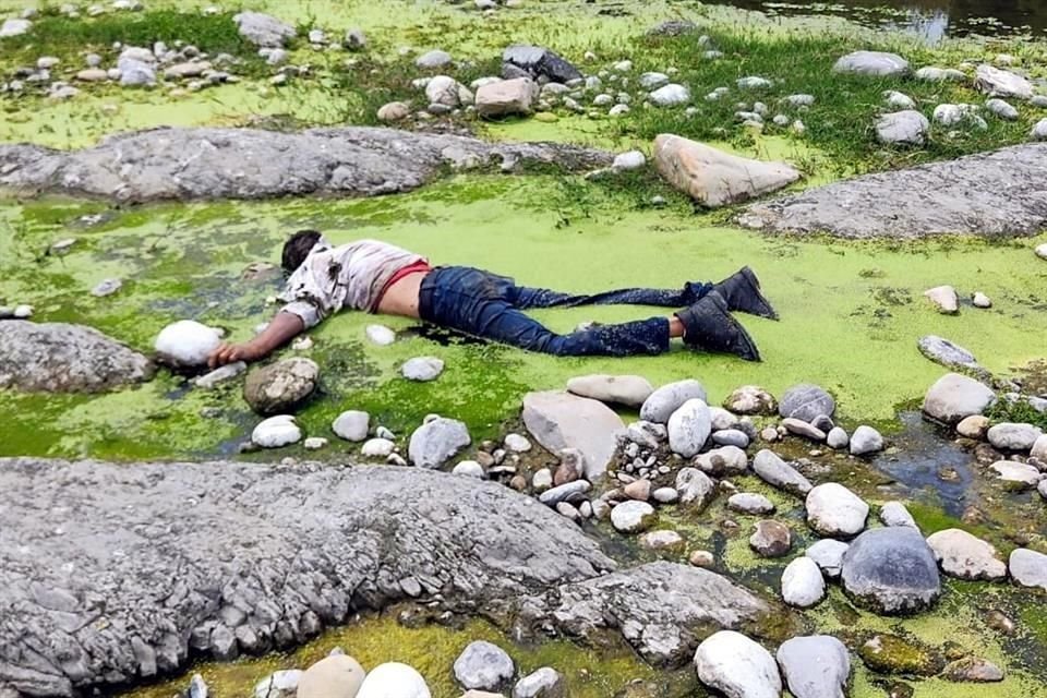 El cuerpo fue localizado cerca de la calle Ignacio Comonfort de la Colonia José Lozano de Cadereyta.